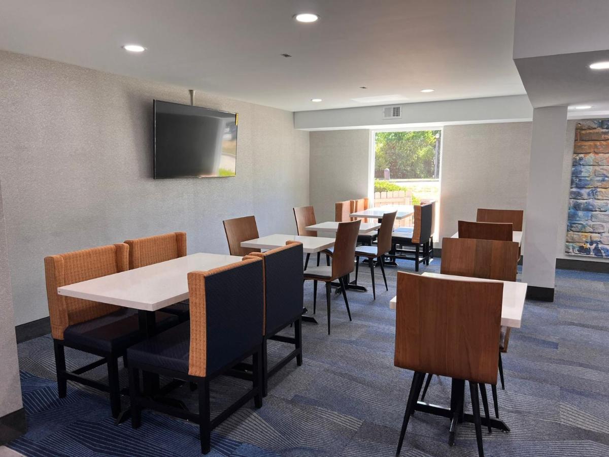 La Quinta Inn Lexington-Horse Park Εξωτερικό φωτογραφία
